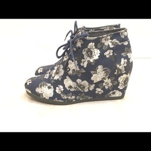 Toms Print Ankle Wedge Booties Sz:6 Floral